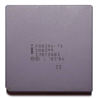 Processeur Intel A80386-16 (S40344, texte noir, ΣΣ).