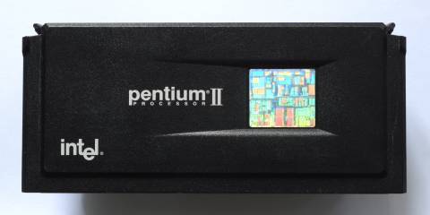 Processeur Intel Pentium II 233 MHz.