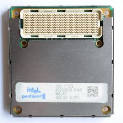 Processeur Intel Pentium II Mobile 300 MHz.